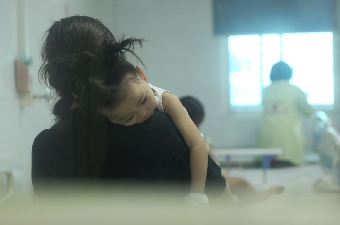 Đa phần trẻ nhiễm adenovirus có biểu hiện giống cúm. Ảnh: Quốc Toàn.