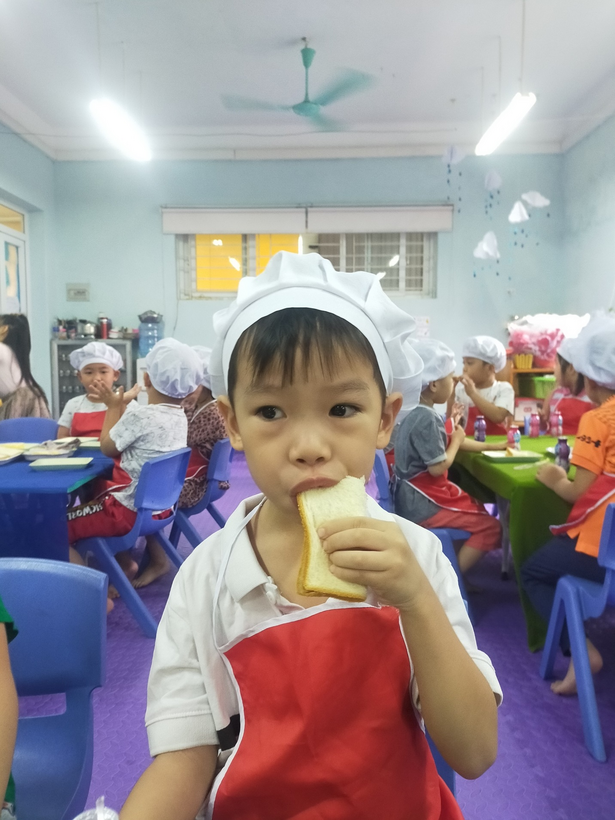 C:\Users\Administrator\Desktop\Ảnh A1 22-23\bánh mì bơ\z3871632183755_1e6edf453dea1cc4d2ad7a79419bbe75.jpg