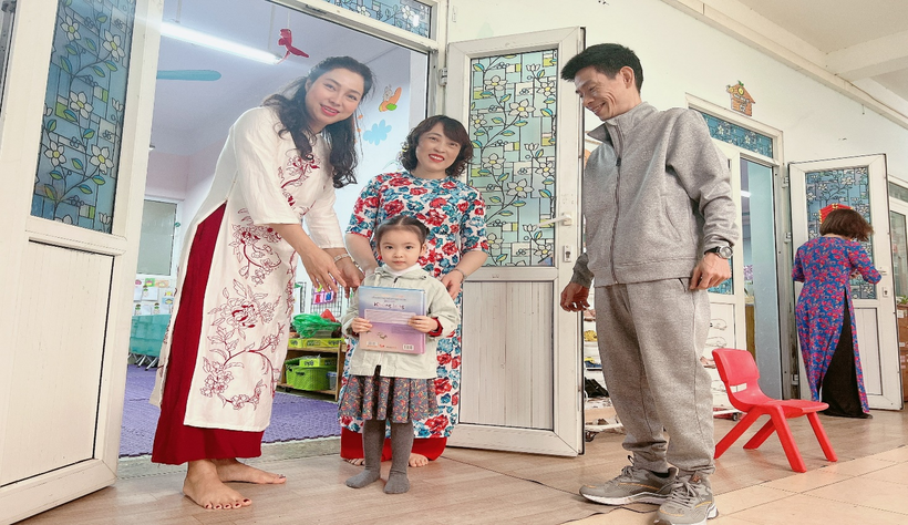 C:\Users\H2\Desktop\C3,4 đón trẻ.jpg