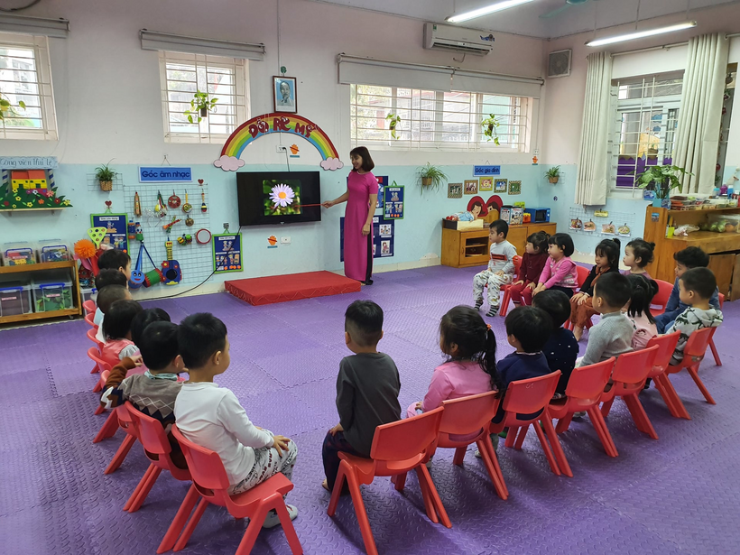 H:\Ảnh áo dài\Kim anh áo dài dạy học.jpg