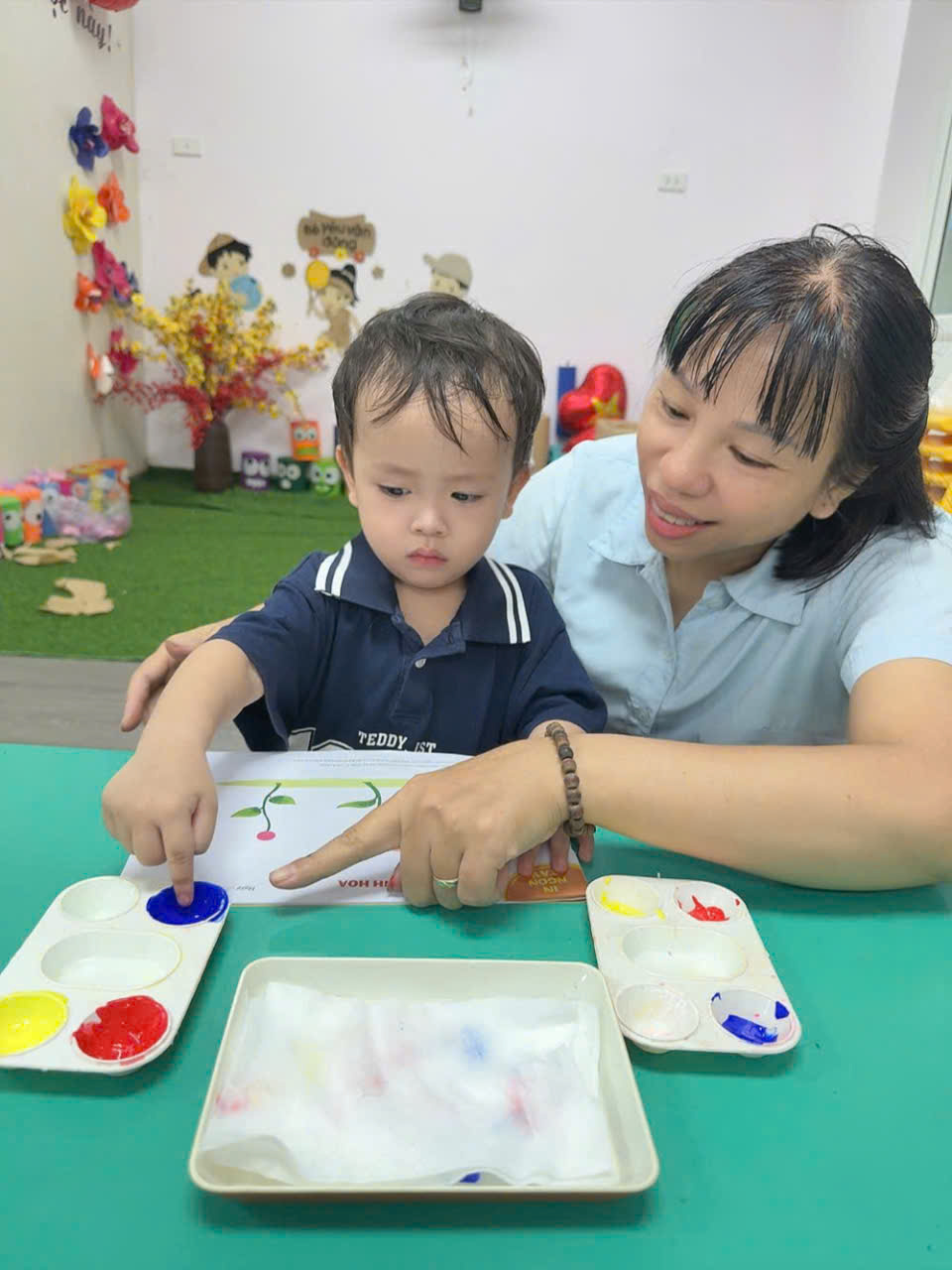 A person and a child painting
AI-generated content may be incorrect.