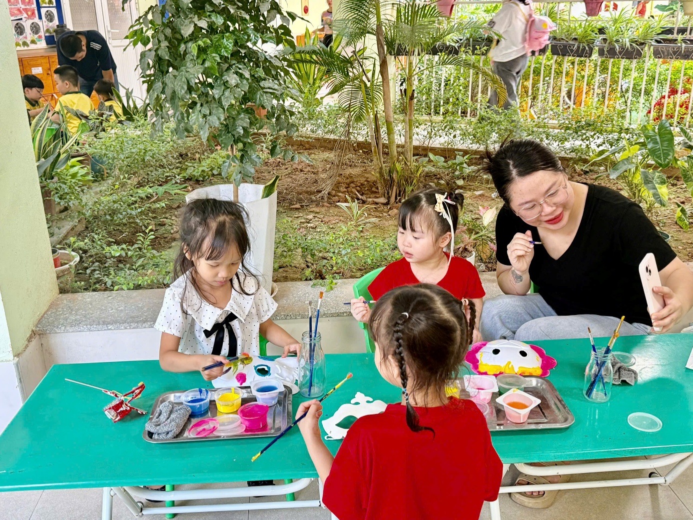 Ảnh có chứa trang phục, người, Mặt người, cậu bé
Nội dung do AI tạo ra có thể không chính xác.