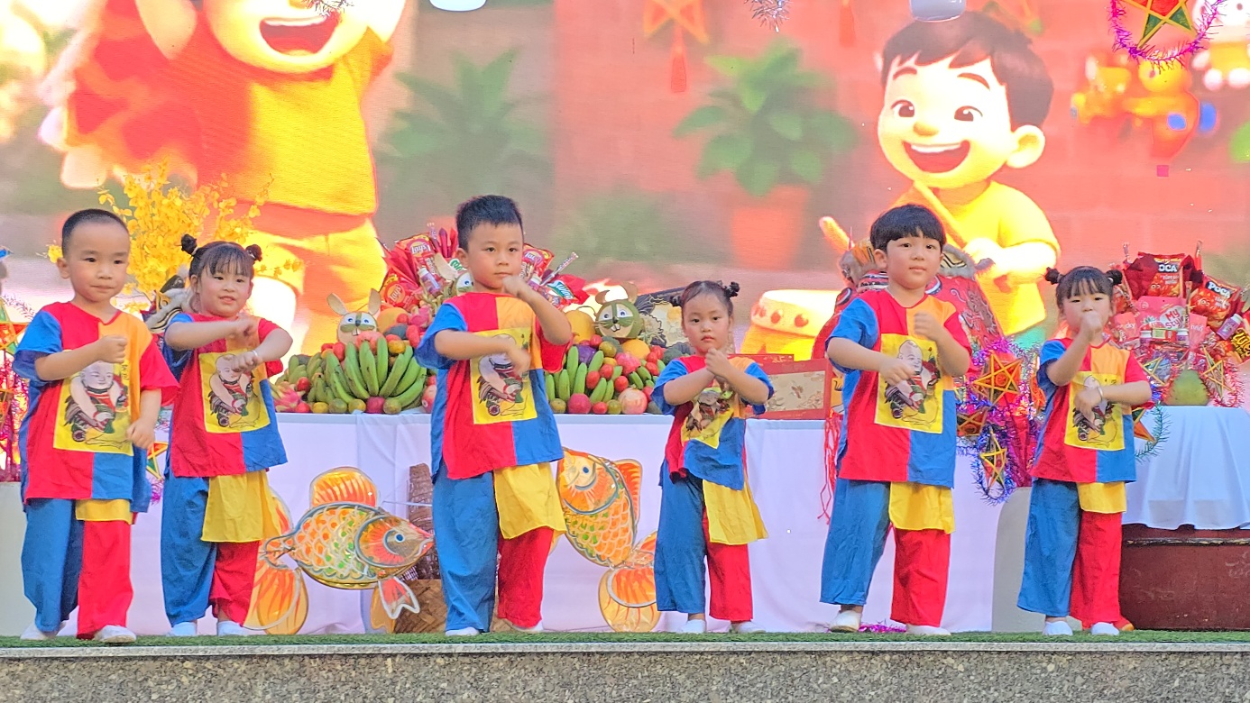 Ảnh có chứa trang phục, cười, người, phim hoạt hình
Nội dung do AI tạo ra có thể không chính xác.