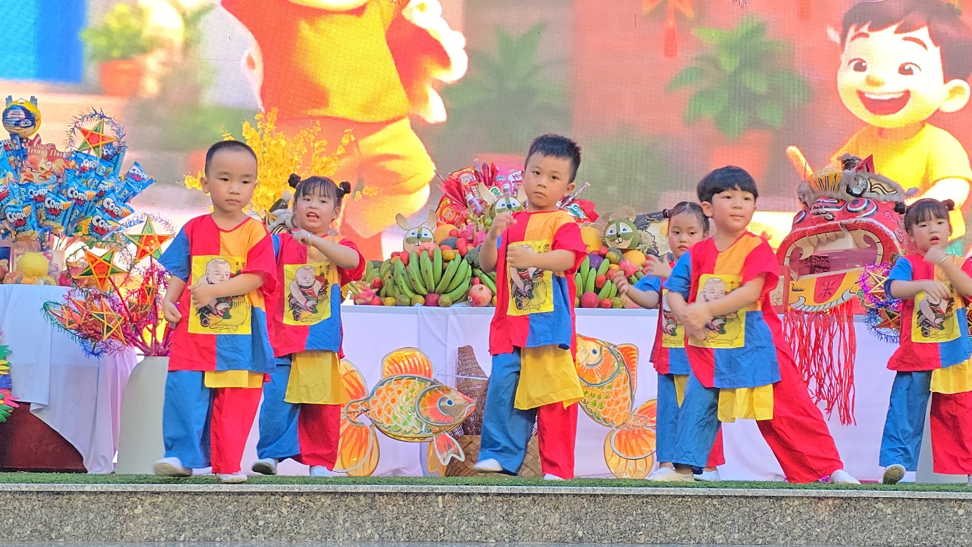 Ảnh có chứa trang phục, Khiêu vũ, người, vũ công
Nội dung do AI tạo ra có thể không chính xác.