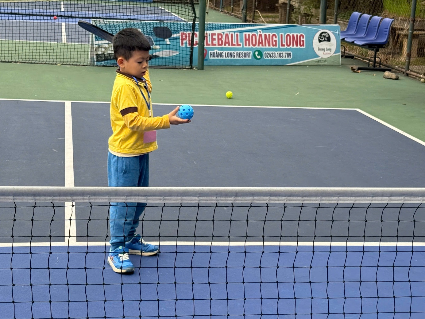 Ảnh có chứa trận đấu thể thao, người, sân đấu, quần vợt
Nội dung do AI tạo ra có thể không chính xác.