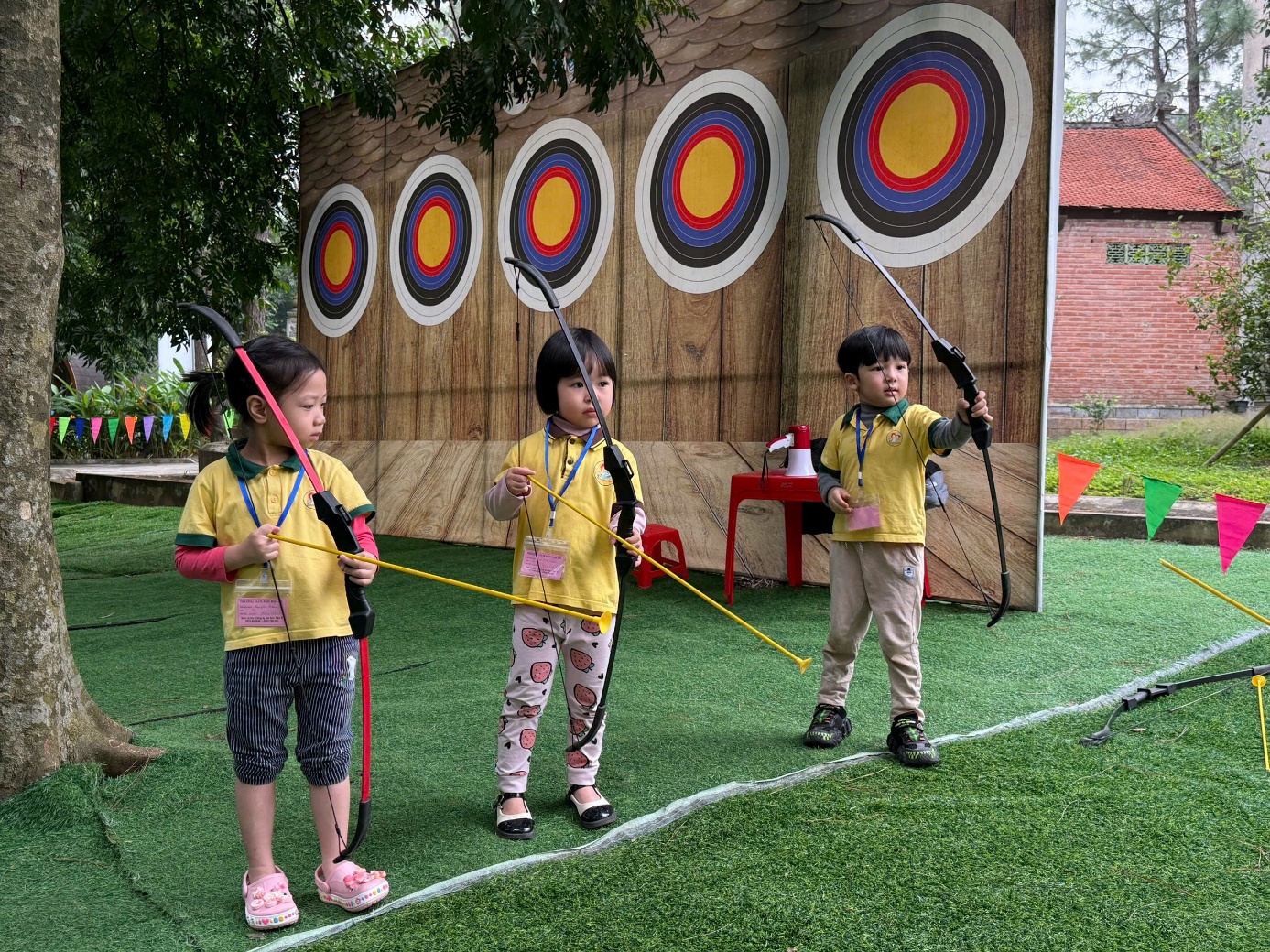 Ảnh có chứa bắn cung, thể thao, Bắn cung trúng mục tiêu, người
Nội dung do AI tạo ra có thể không chính xác.