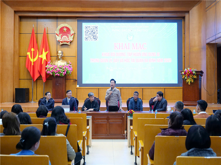 A person standing in front of a large screen
AI-generated content may be incorrect.