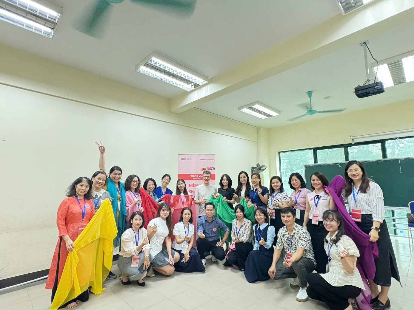 Ảnh có chứa trang phục, người, phụ nữ, tường
Nội dung do AI tạo ra có thể không chính xác.